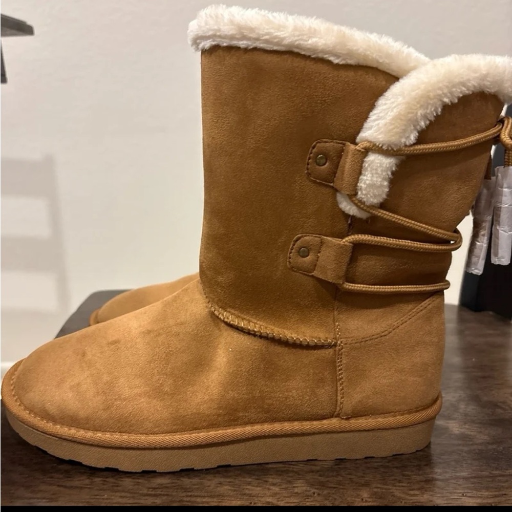 Boots - Picture 4 of 4